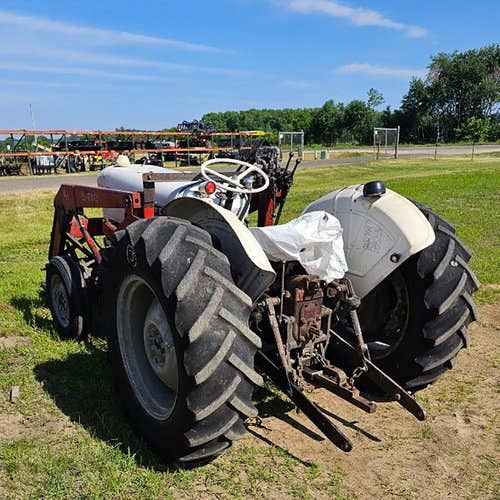 Used David Brown 880 Tractor parts.