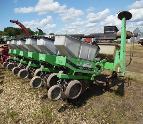 Used Deutz Allis 385 Planter parts.