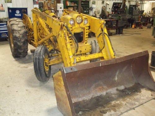 Used Ford 1871 Tractor parts.