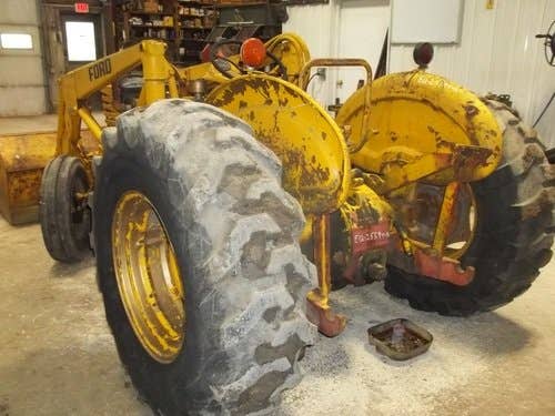 Used Ford 1871 Tractor parts.