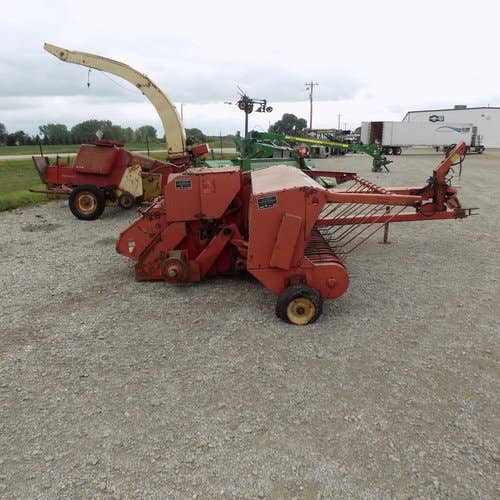 Used Gehl 1060 Harvester parts.
