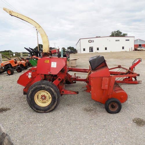 Used Gehl 1060 Harvester parts.