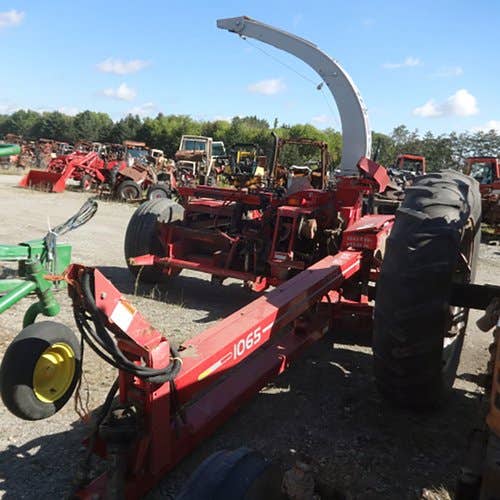Used Gehl 1065 Harvester parts.