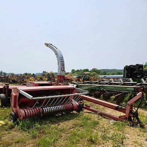 Used Gehl 1065 Harvester parts.