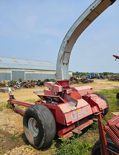 Used Gehl 1065 Harvester parts.