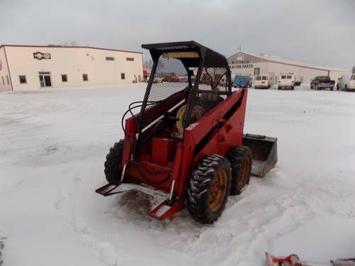 Used Gehl 2600 Skid Steer Loader parts.