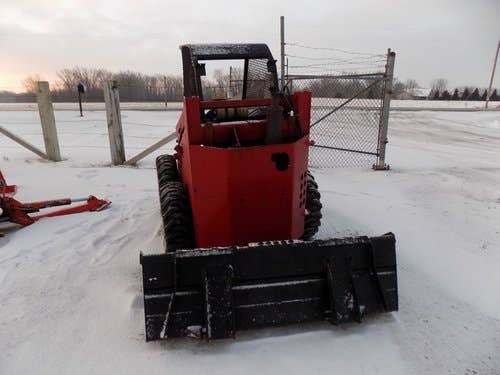 Used Gehl 2600 Skid Steer Loader parts.