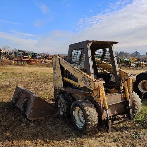 Used Gehl 3825 Skid Steer Loader parts.