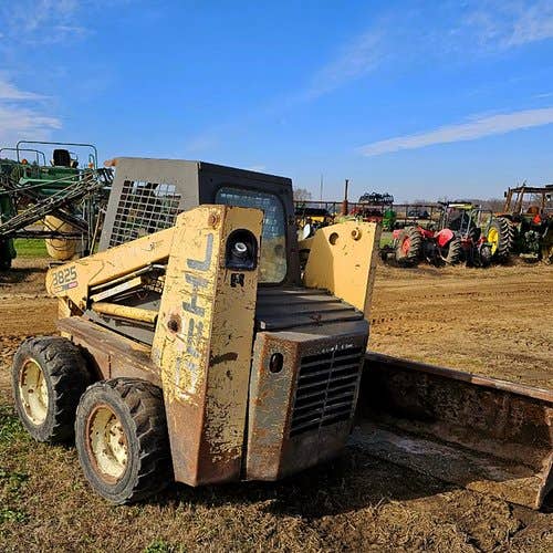 Used Gehl 3825 Skid Steer Loader parts.