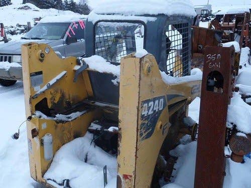 Used Gehl 4240 Skid Steer Loader parts.