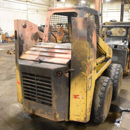Used Gehl 4625 Skid Steer Loader parts.