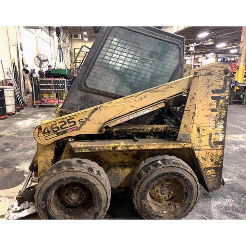 Used Gehl 4625 Skid Steer Loader parts.