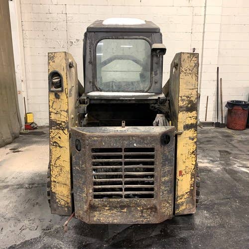 Used Gehl 4625 Skid Steer Loader parts.