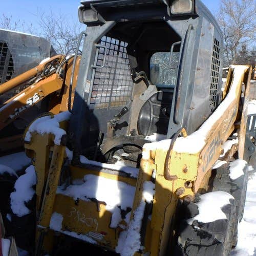 Used Gehl 4640 Skid Steer Loader parts.