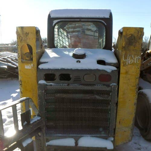 Used Gehl 4640 Skid Steer Loader parts.