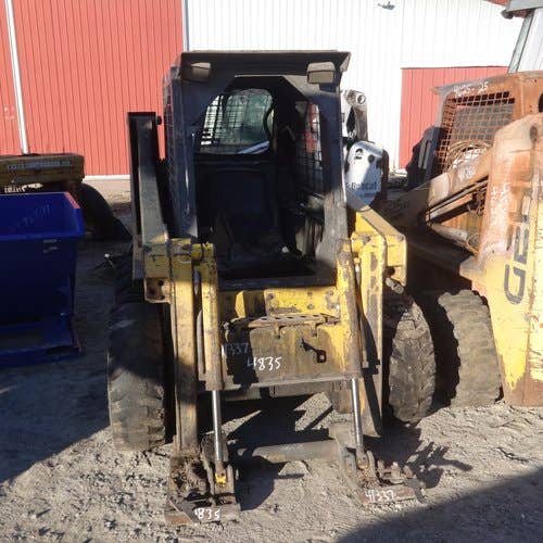Used Gehl 4835 Skid Steer Loader parts.