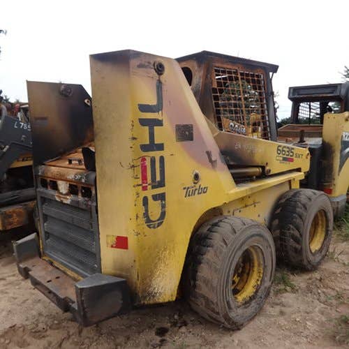 2003 Used Gehl 6635 Skid Steer Loader parts.