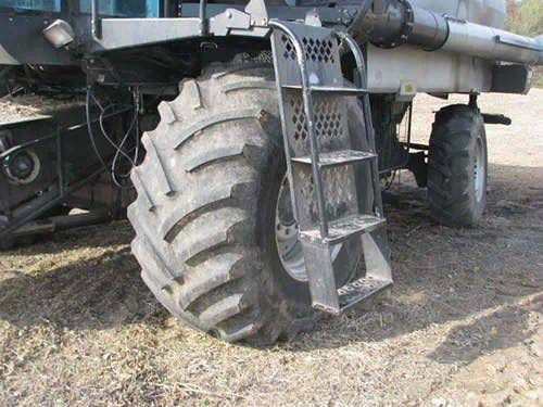 Used Gleaner R62 Combine parts.
