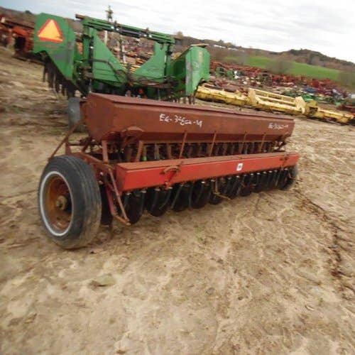 Used International 10 Drill parts.