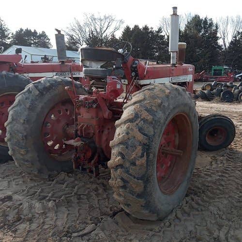International 1026 Tractor for sale in: Downing, WI. 