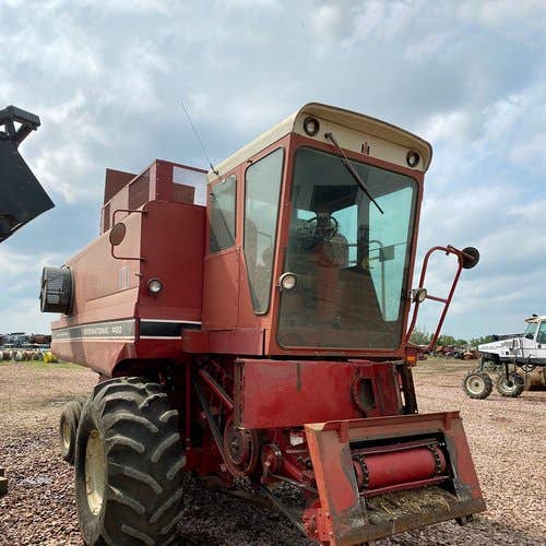 Used International 1420 Combine parts.