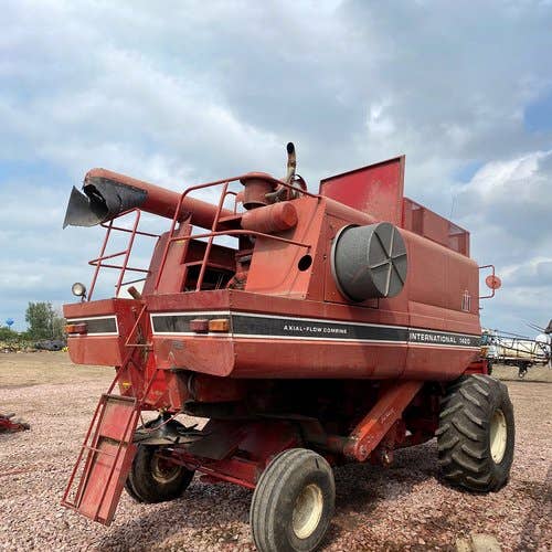 Used International 1420 Combine parts.