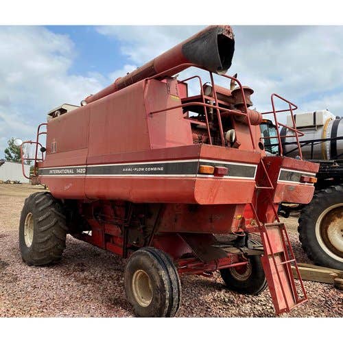 Used International 1420 Combine parts.