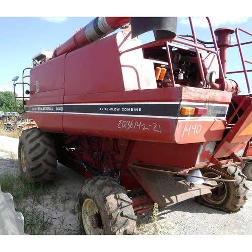 Used International 1440 Combine parts.