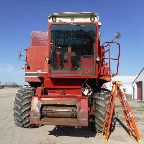Used International 1460 Combine parts.