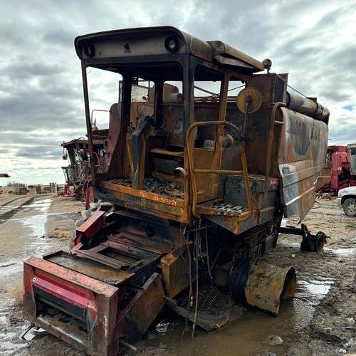 Used International 1460 Combine parts.
