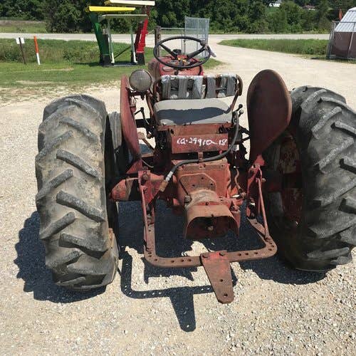 Used International 350U Tractor parts.