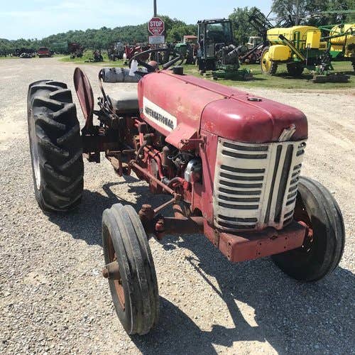 Used International 350U Tractor parts.
