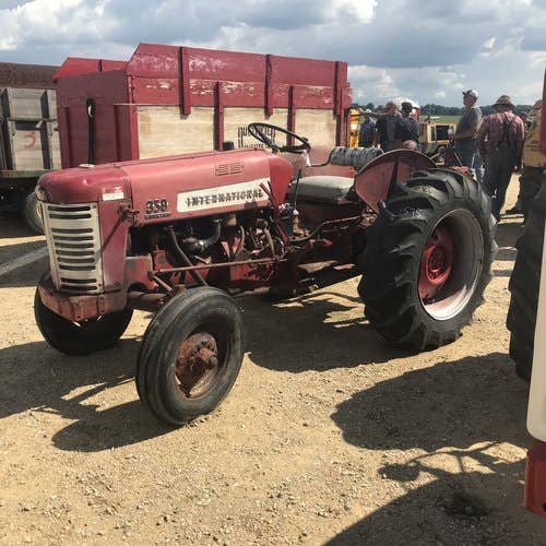 Used International 350U Tractor parts.