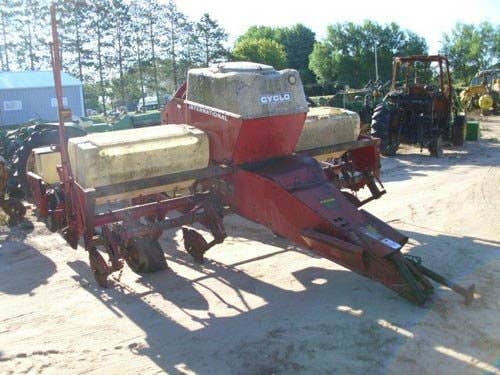 Used International 400 Planter parts.