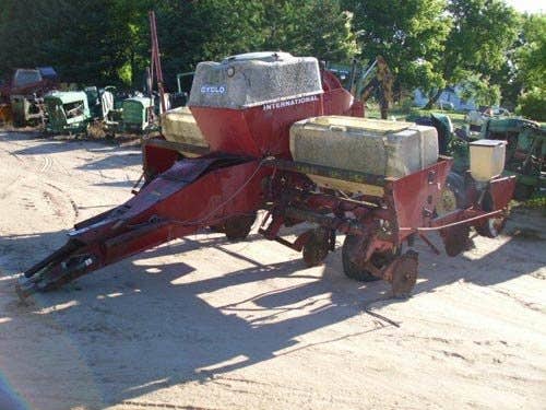 Used International 400 Planter parts.