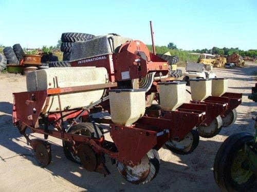 Used International 400 Planter parts.