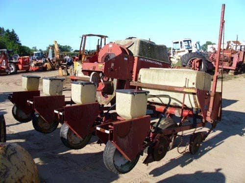 Used International 400 Planter parts.