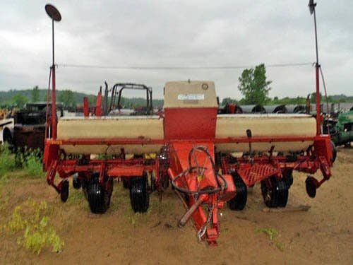Used International 400 Planter parts.