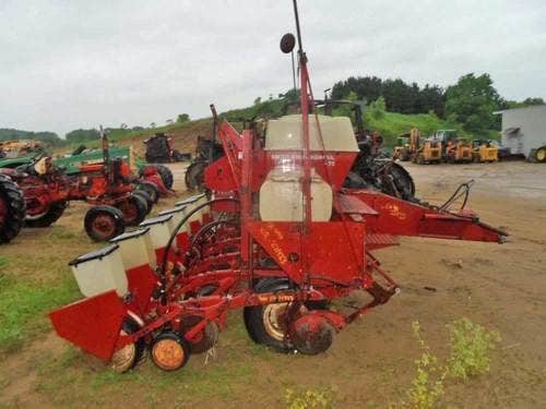 Used International 400 Planter parts.
