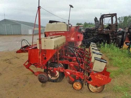 Used International 400 Planter parts.