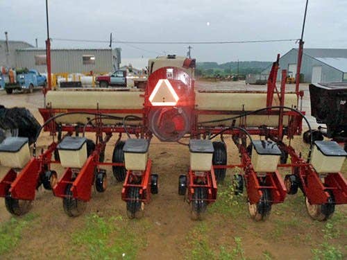 Used International 400 Planter parts.