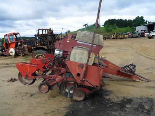 Used International 400 Planter parts.