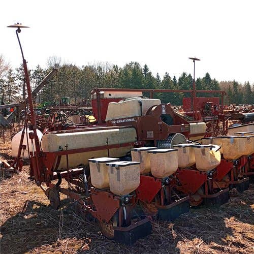 Used International 400 Planter parts.