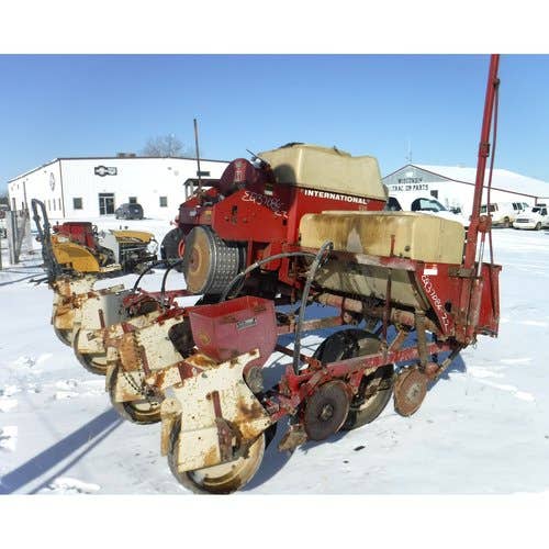 Used International 400 Planter parts.