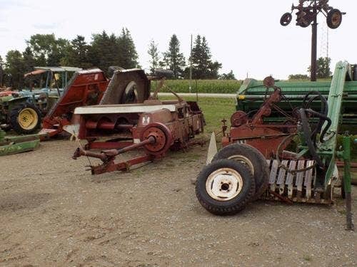 Used International 440 Baler parts.
