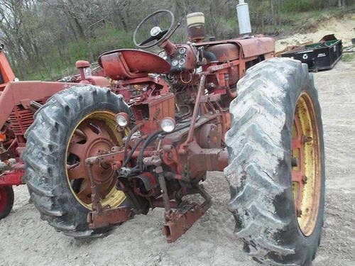 Used International 560 Tractor parts.