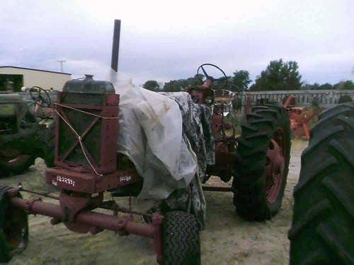 Used International 560 Tractor parts.