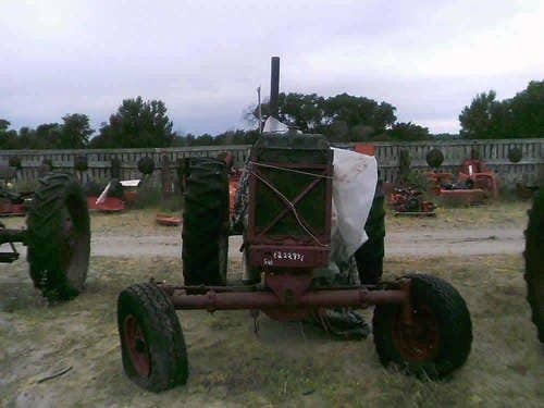 Used International 560 Tractor parts.