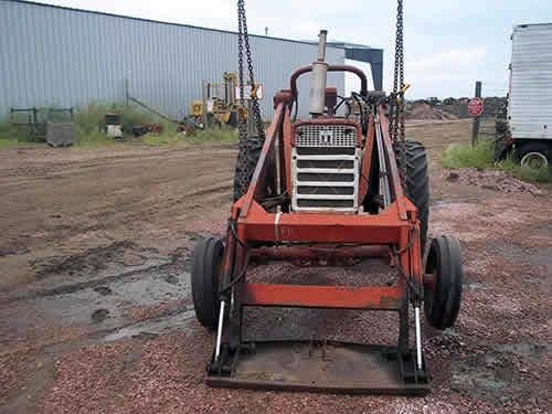 Used International 560 Tractor parts.