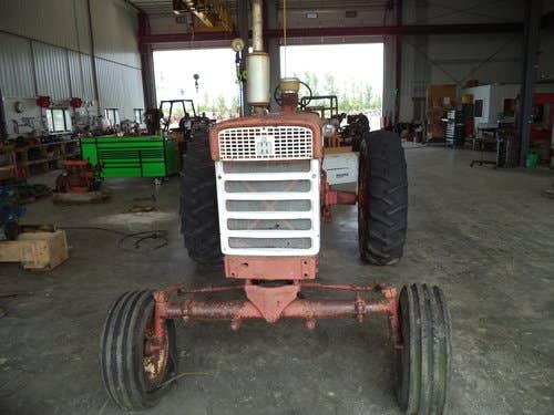Used International 560 Tractor parts.